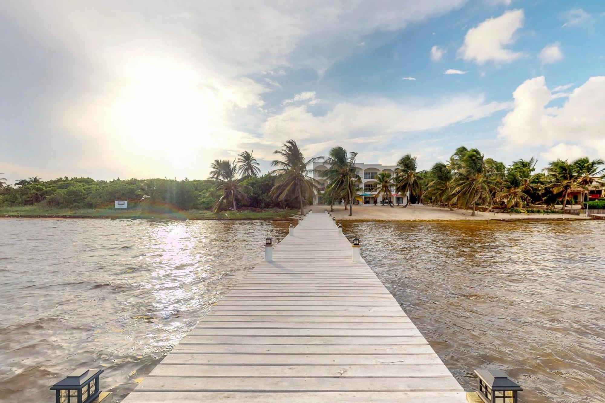 Blue Water Beach Villas San Pedro  Pokoj fotografie