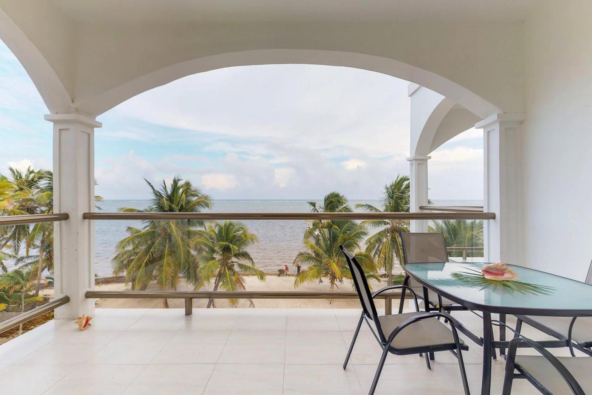 Blue Water Beach Villas San Pedro  Pokoj fotografie